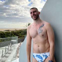 Frankie02's Chat & Dating Profile