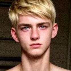 KellyWatson's Chat & Dating Profile