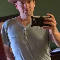 Looking4Love's Chat & Dating Profile