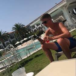 Rossg98's Chat & Dating Profile