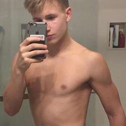 SimonBiGuy's Chat & Dating Profile
