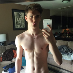 rocckkett's Chat & Dating Profile